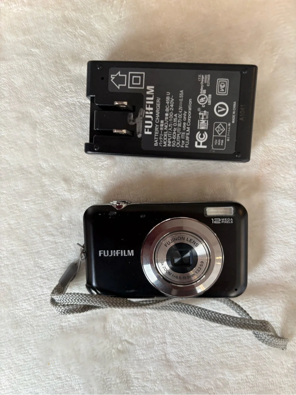 Fuji FinePix JV100 12MP Digital Camera, Battery, Sd  2 Gb Charger Tested